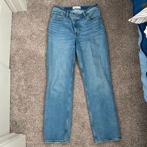 Abercrombie Ultra High Rise 90s Straight Jean